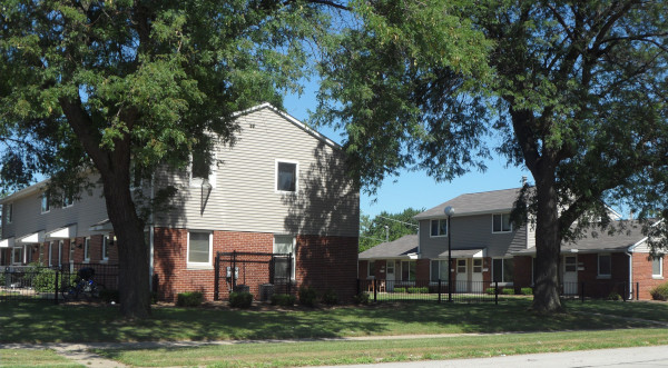 Oak Grove Apartments/Joseph Fulton Homes Side View
